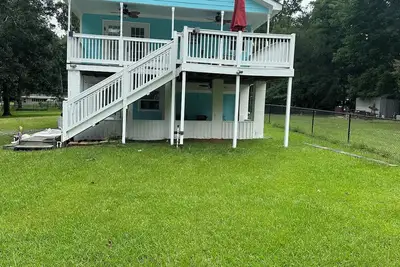 Image de Lakefront Home with Huge Dock for Fishing / located close to Booger Bottom Cafe