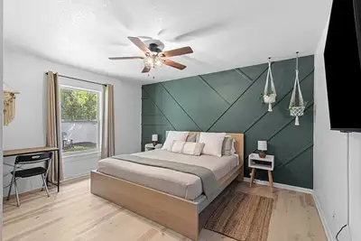 Image de Clean Cottage - 6 Minutes to World Equestrian Center!