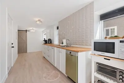 Image de Historical Lux 2bd suite | stocked kitchenette | free parking | welcome gift