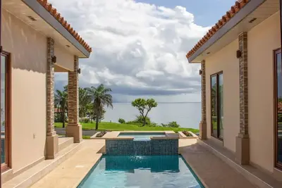 Image de Arrue's Coastal Escape
