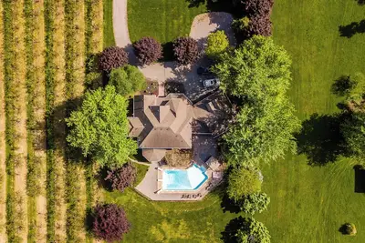 Image de Luxury Villa with Pool & Hot Tub in Niagara Wine Country