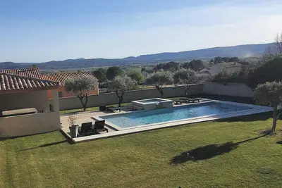 Image de Villa 10 personnes jacuzzi piscine Sud Lubéron proche d'Aix-en-Provence