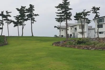 Image de 3-story private house with a large field aside, 7 minutes to Sinchang Road!