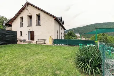 Image de Casa Luis: Apartamento con JardĂn Privado en los Pirineos
