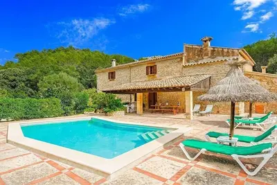 Image de Villa Oliva (Vich), In 1775, an oil mill. Today, its flair remains intact