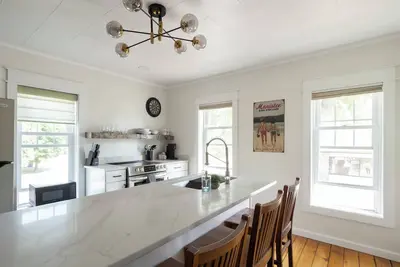 Cozy 1+ Bedroom Haven with Charm and is a block from downtown!
