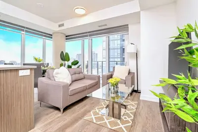 Image de High Rise Condo w Balcony & Breathtaking Views