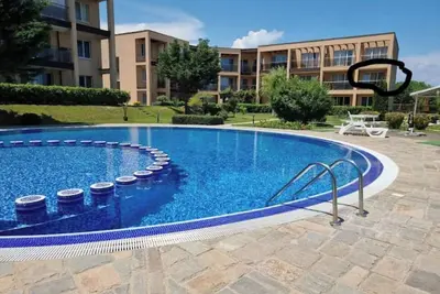 Image de Joli appartement avec piscine