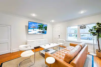 Image de 1709 Maryland 2king/1ba Bottom Apt Duplex Pets Ok! \n10 Furnised Apartments Onsite