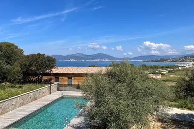 Image de Domaine pour 22 personnes 50 m de la mer et piscine privée. 11 chambres 7 Sdb