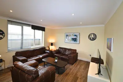 Image de Chertsey, Spectacular Two Bedroom Rooftop Apartment