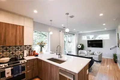 Image de New Hip & Stylish House 30 steps from South Congress\n