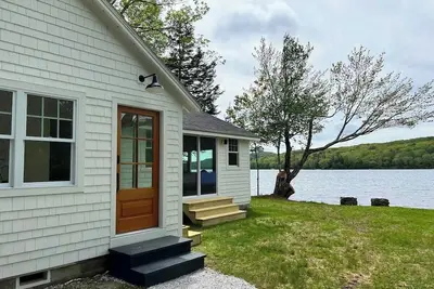 Image de Lakefront Cottage at Salisbury Camp