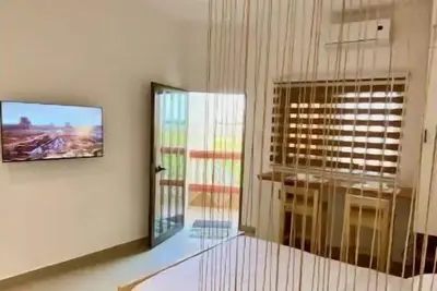 Image de Studio tout confort et terrasse