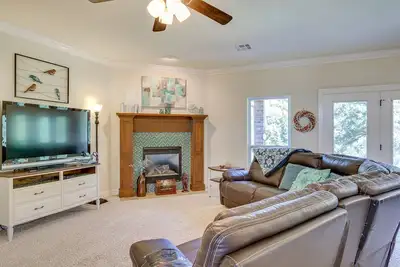 Image de Quaint Noble Home: 6 Mi to University of Oklahoma!