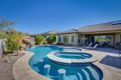 Image de Saltwater Pool & Swim-Up Bar: Goodyear Oasis!
