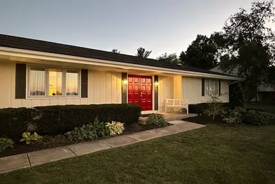 Image de Newly renovated upscale home on the U of I golf course exclusively on Vrbo