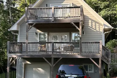 Image de Come enjoy the fall foliage in Western North Carolina at our mountain house!