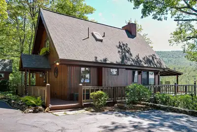 Blue Ridge Hideaway - Come to a 2bd/2bath cozy cabin retreat in the mountains!