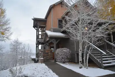 Image de 2 bedroom 2 bath Corner Condo, Shared Hot Tub, 100 yds To Slope, sleeps 6