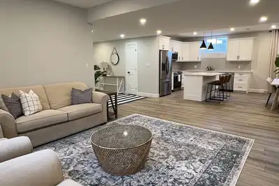 Image de Your Coastal Dream Home Awaits!