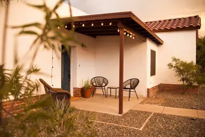 Image de Newly Renovated Downtown Adobe Oasis w/ Pool, Bbq, Firepit, Games