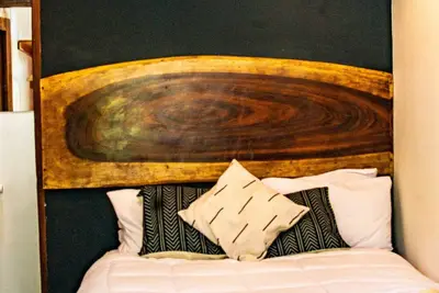 Image de Three bedroom suite in boutique hotel, 5 walk from the beach. Pet friendly.