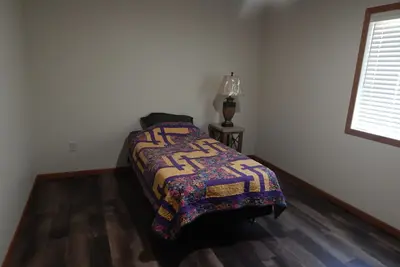 Image de Quiet neighborhood. Walk to downtown. Easy Access. Clean and new.