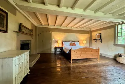 Image de Authentically Restored Historic Farmhouse on 96 Acres! \n\n