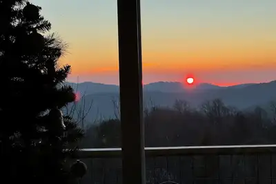 Image de TopView-HotTub-PoolTable-2King-FireTable-Fireplace-Arcade-Location-Pickleball