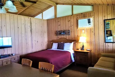 Image de Lakefront Shoreline Cabin w/ On-Site Hot Tub and Dock to Enjoy!