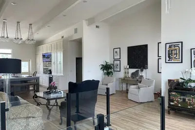 Image de Very convenient, beautiful home with great restaurants within walking distance