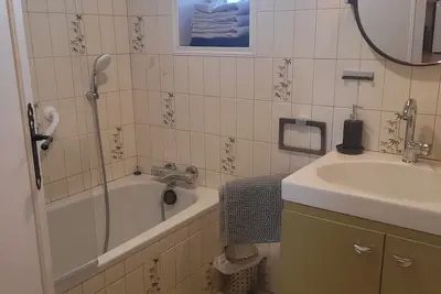 Image de Petite maison dans quartier résidentiel à proximité du centre de Bas en Basset