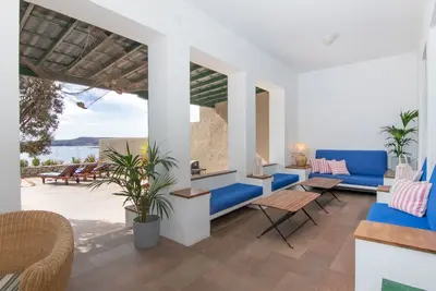 Image de Villa el Olivo - A first line retreat with direct beach access
