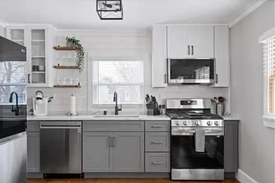 Image de Whole House in Bay View + Fenced-in Yard + Parking