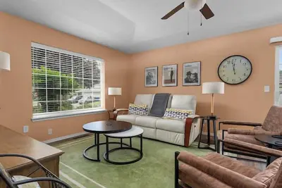 Image de Uniquely Chic, Solar Pwr Half-Plex in Country Glen