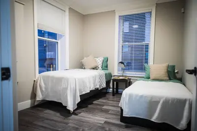 Image de Charming full size apartment ideally located in historic downtown St. John's