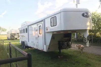 Image de Horse Trailer W\/Living Quarters