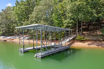Image de Lake Daze On Lake Lanier With A Dock
