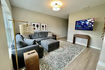 Image de New Construction Townhome - 3 King Beds/2. 5 Bathroom!