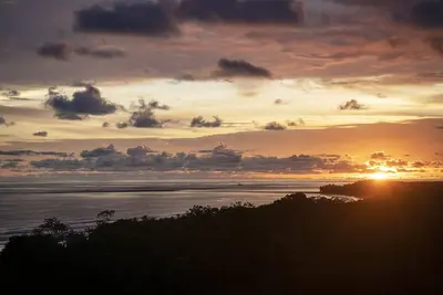 Image de Sunset view, walk 2 beach! Exc wifi steam bathtub