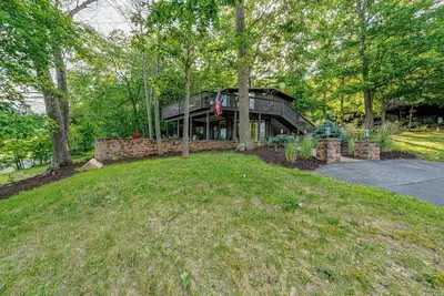 Image de Walk to Bedford Springs from the \"Round House\" with an Amazing golf course view!
