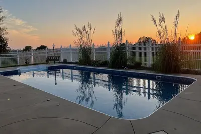 Image de Cozy Golf Retreat Sleeps 12 Pool Ping Pong Pool Table and More