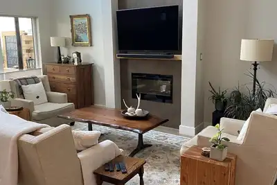 Image de Executive Townhome Penticton - Prime Location, steps to Lake and Downtown.