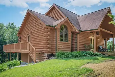 Image de Hot Tub! King Beds! Game Room! 4bd/3ba Log Cabin!