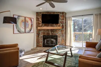 Image de Quiet 2br cottage, King Bed, Fire, <1 mi to Sugar