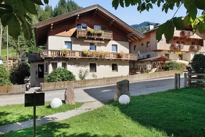 Image de Appartement \"Tiefenbrunn\" avec vue sur les montagnes, jardin partagé et Wi-Fi