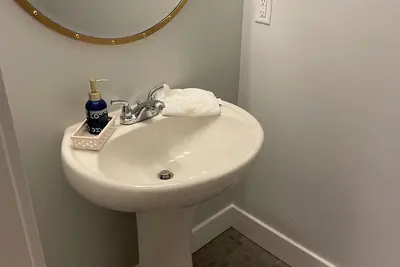 Image de Farmington's Finest: 3br Townhome, Furnished/Empty, Prime Location, Pool & More!