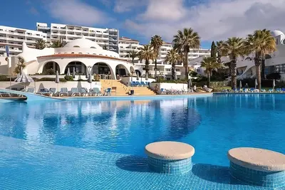 Image de Beachfront 5-Star Hotel with Indoor & Outdoor Pool! 3 Spacious Units w/ Kitchens