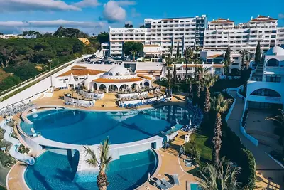 Image de Five Star Beachfront Stay! Two Relaxing Units, 2 Pools, Close to Oura Beach!